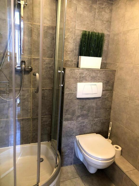 Wilcza 54 Prywatne Mieszkanie Z Balkonem W Centrum 400M Od Dworca Centralnego Samodzielne Zameldowanie! Self Check-In System! Warsaw Luaran gambar